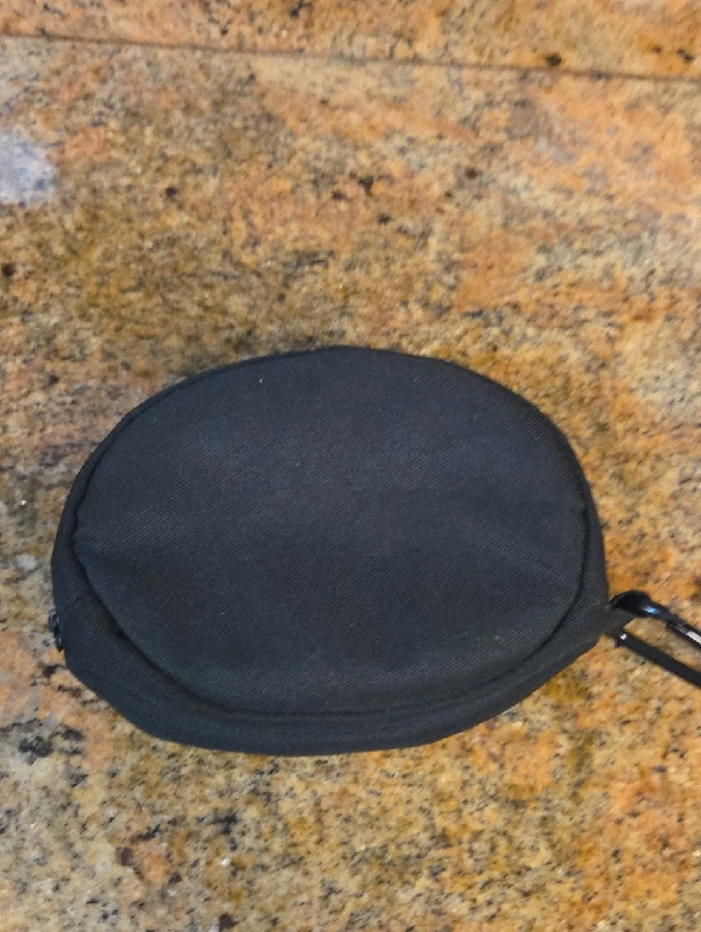 Black Zippered Headphone Carrying Case - Compact Protective Pouch